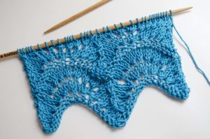 Wie man ein Wellenmuster strickt